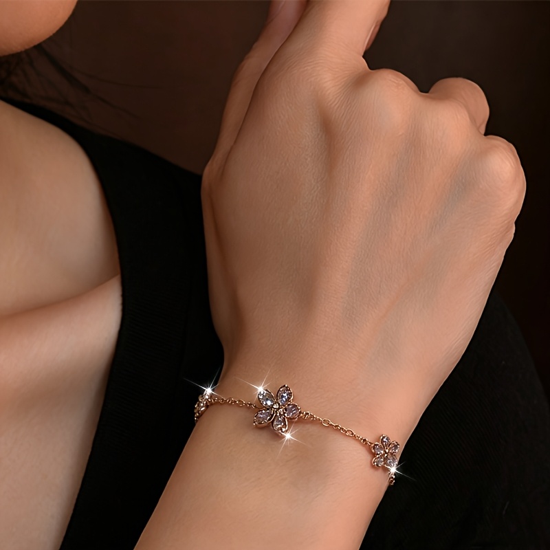 Stylish Floral Synthetic Zirconia Women's Bracelet